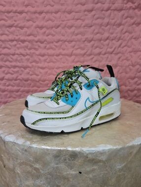 Nike Air Max 90 SE "Worldwide Pack" shoes